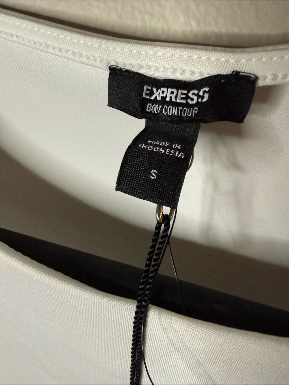 NWT Express White Short Sleeve Body Contour Bodysuit Size Small - Picture 4 of 4